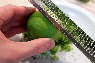 Cake christmas tea gin drinks celebrate british recipe Cook In / Dine Out: Gin & Tonic Cake