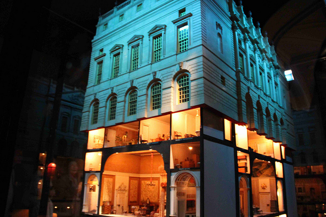 queen elizabeth doll house