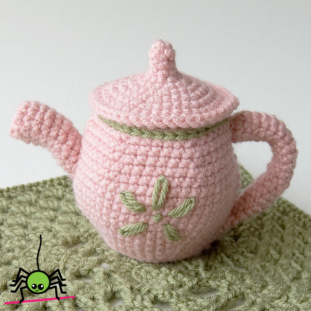 The Itsy Bitsy Spider Crochet Amigurumi Tea Pot & Decorative Mat