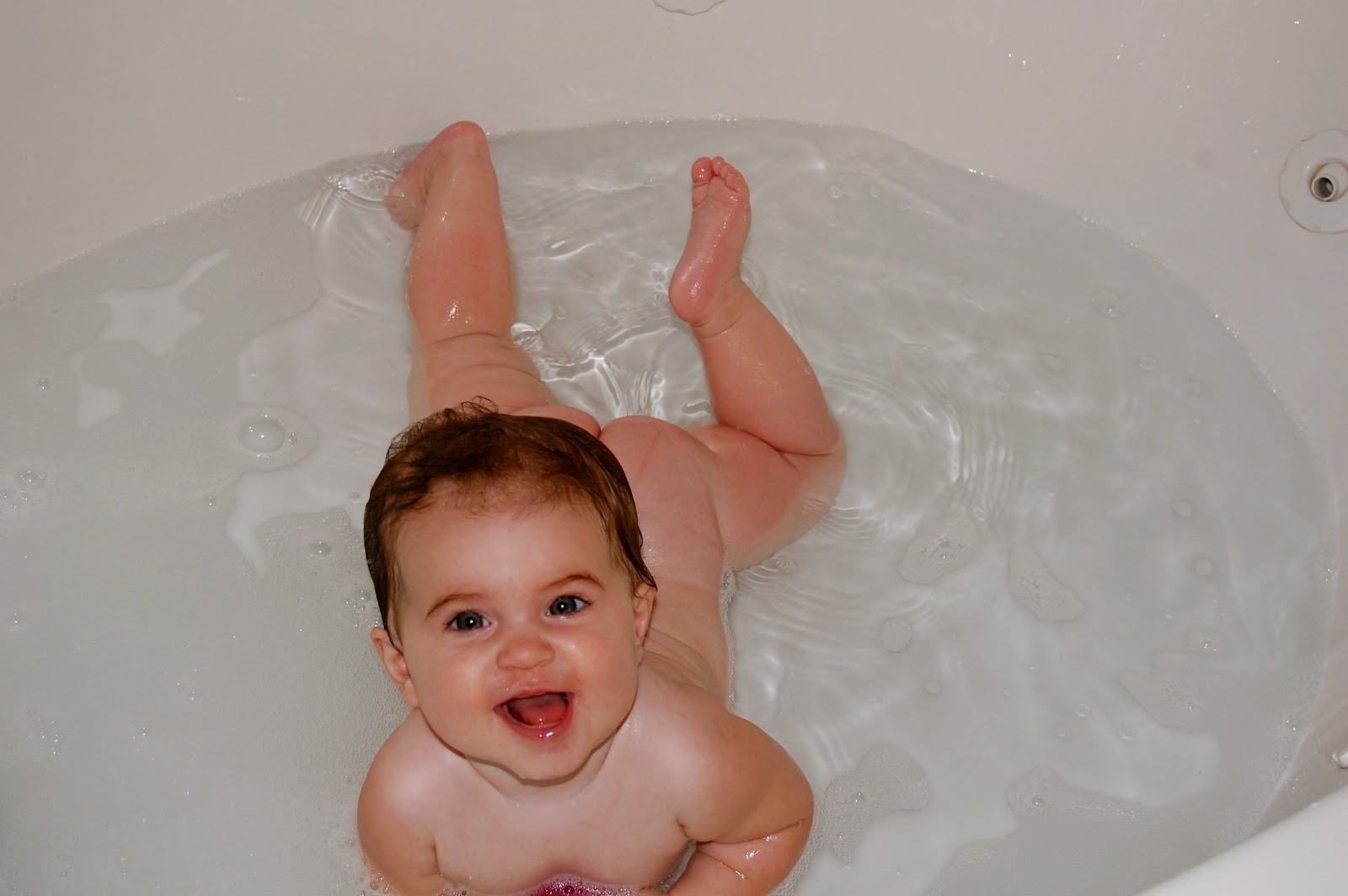 This lovely Lucy is enjoying wiggling in the big bath tub. 