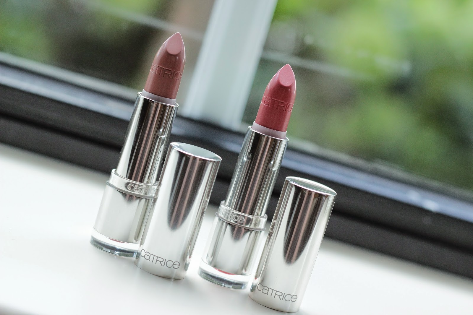 catrice ultimate shine gel colour lipstick  better than nude  sweet macaron