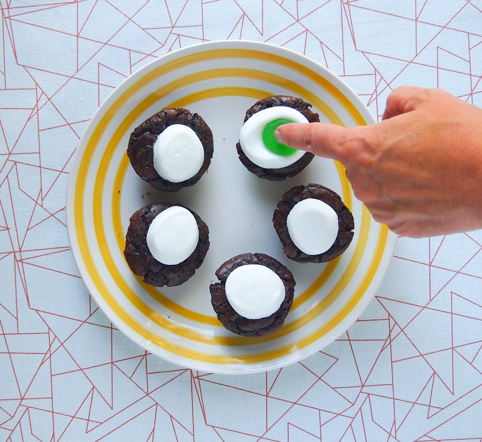 The Tiny Funnel Halloween Marshmallow Monster Eyes