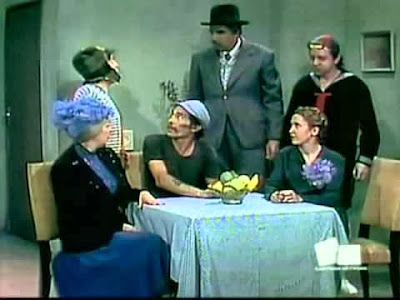 Quico arrumando a casinha - Chaves Web