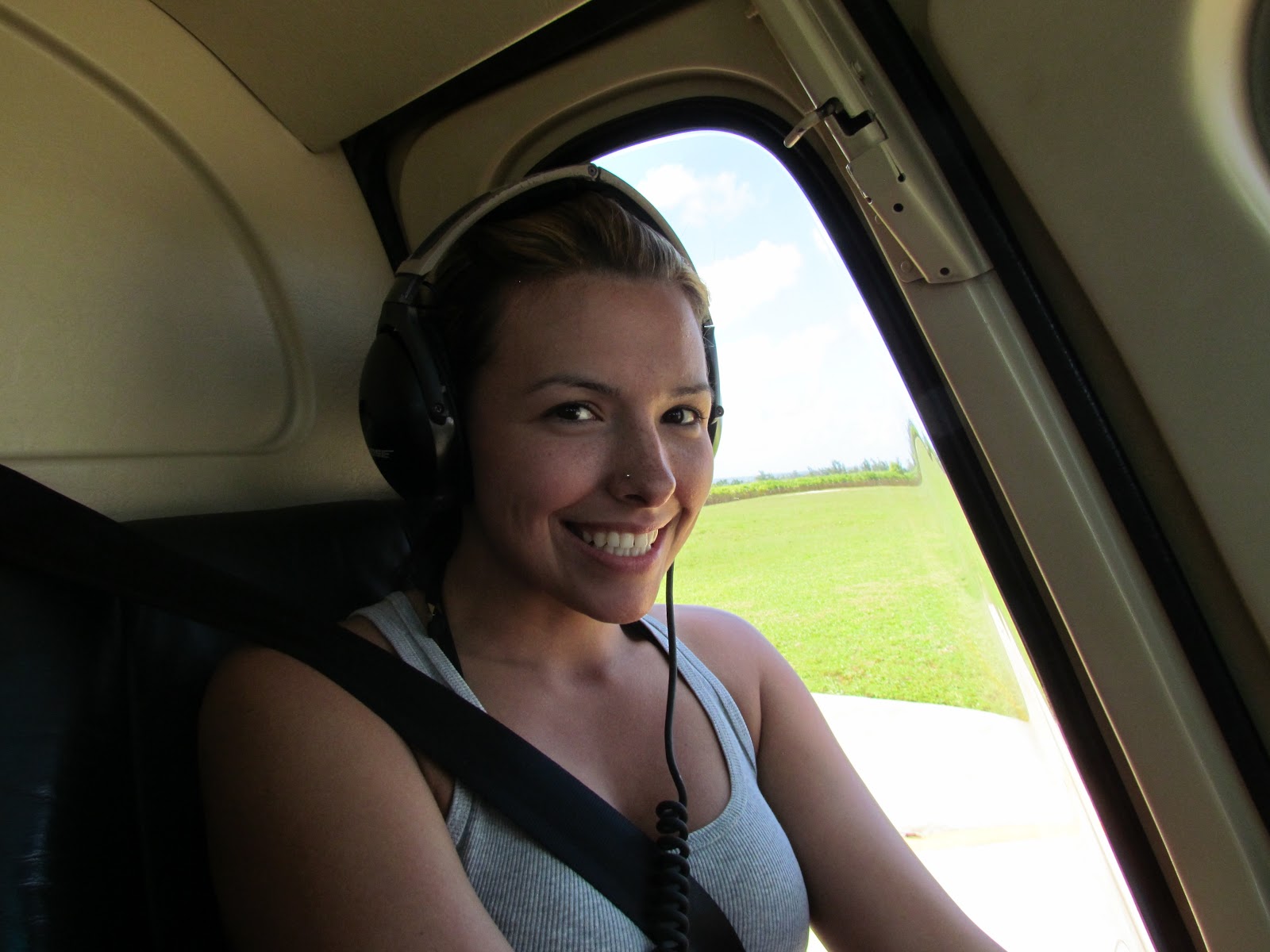 Danica Dillon занимается йогой и насаживается на стояк бородатого друга пиздой Danica Dillon занимается йогой и насаживается на стояк бородатого друга пиздой