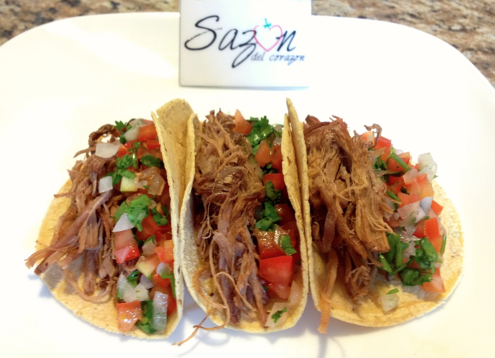 Sazón del corazón Tacos de carne deshebrada