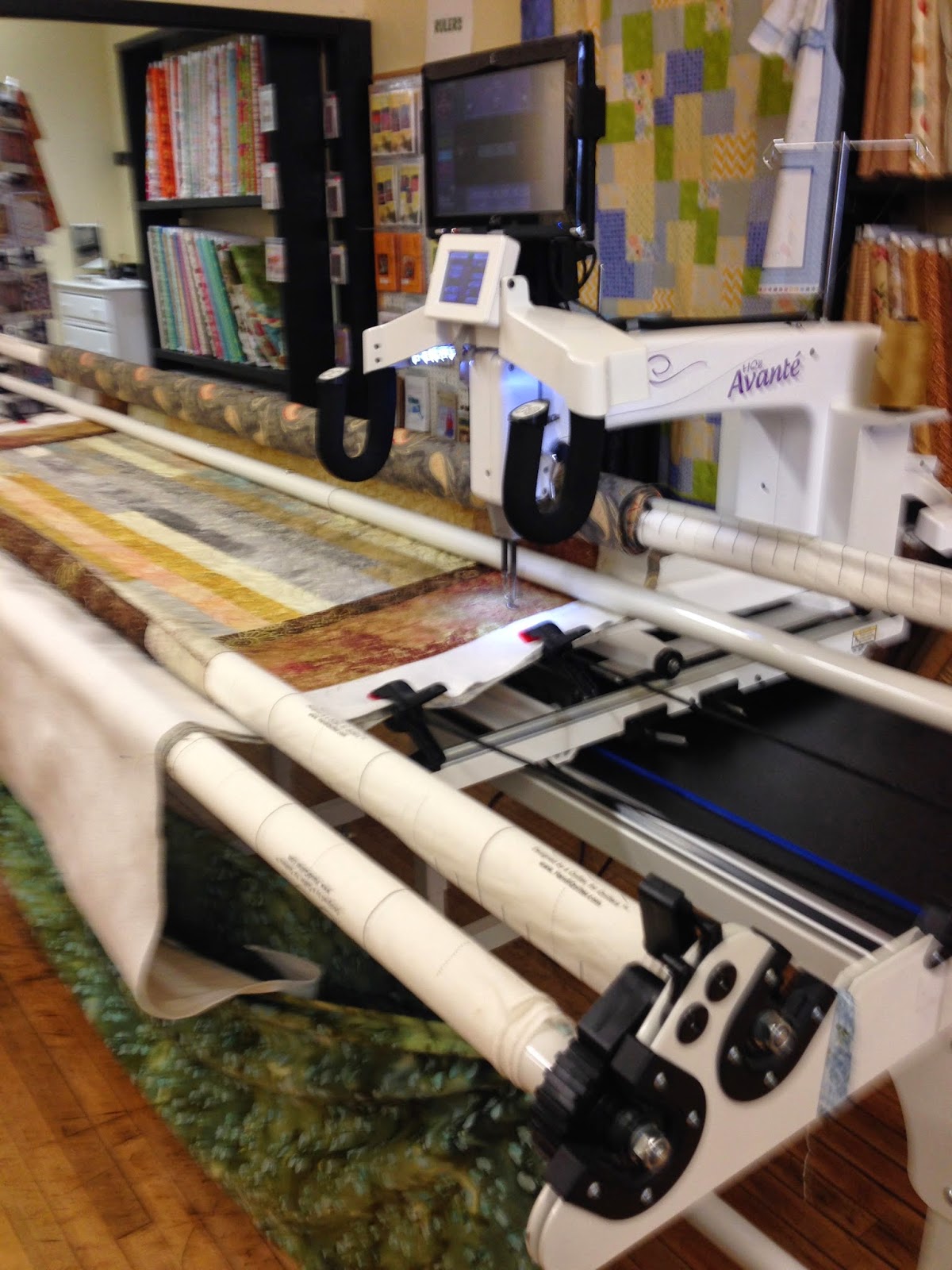 Threadbender's Quilt Shop Long Arm vs. Mid Arm What would you do with a long arm?