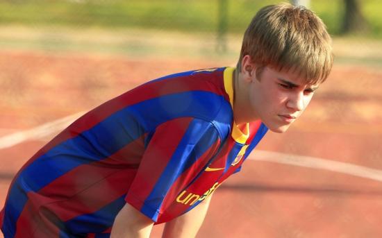 justin bieber barcelona football kit. Justin Bieber With Barcelona