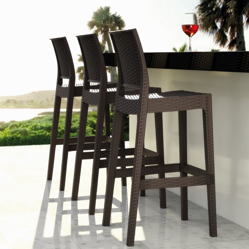 Cuatro ideas originales con taburetes para tu isla de cocina