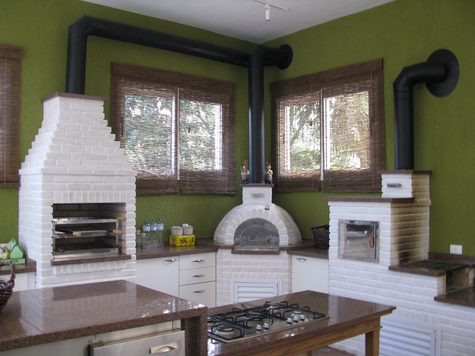 #515828 Churrasqueira fogão a lenha e forno para pizza em alvenartia com 1600x1200 px Projeto De Cozinha Com Fogao A Lenha E Churrasqueira #2833 imagens
