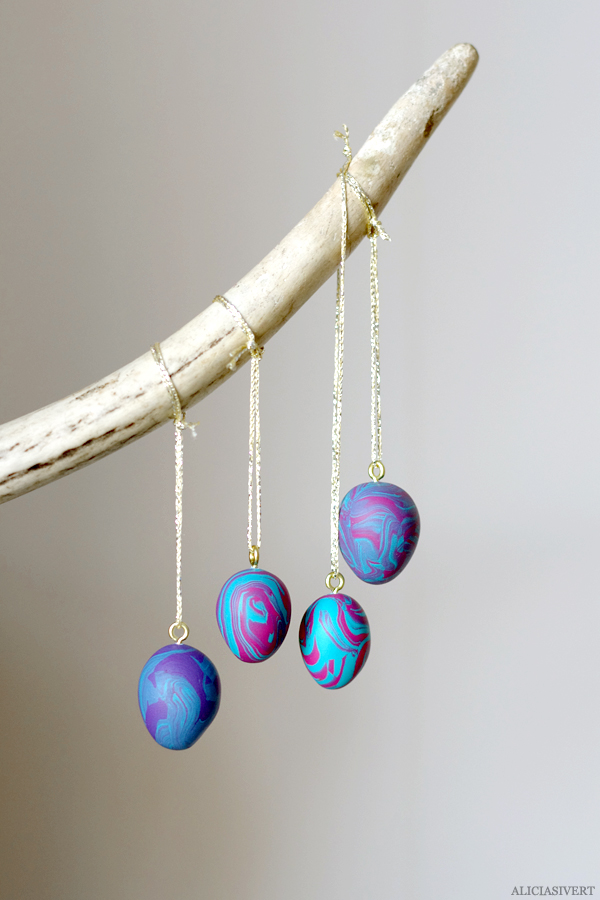 DIY marbled polymer clay easter eggs tutorial by Alicia Sivertsson. aliciasivert, alicia sivert, alicia sivertsson, diy, marmorera ägg, marble eggs, easter egg, påskägg, lera, fimolera, cernitlera, cernit, polymer, polymerlera, fimolera, clay, skruvöglor, guldtråd, blanda egna färger, ny färg, påsk, påskadvent