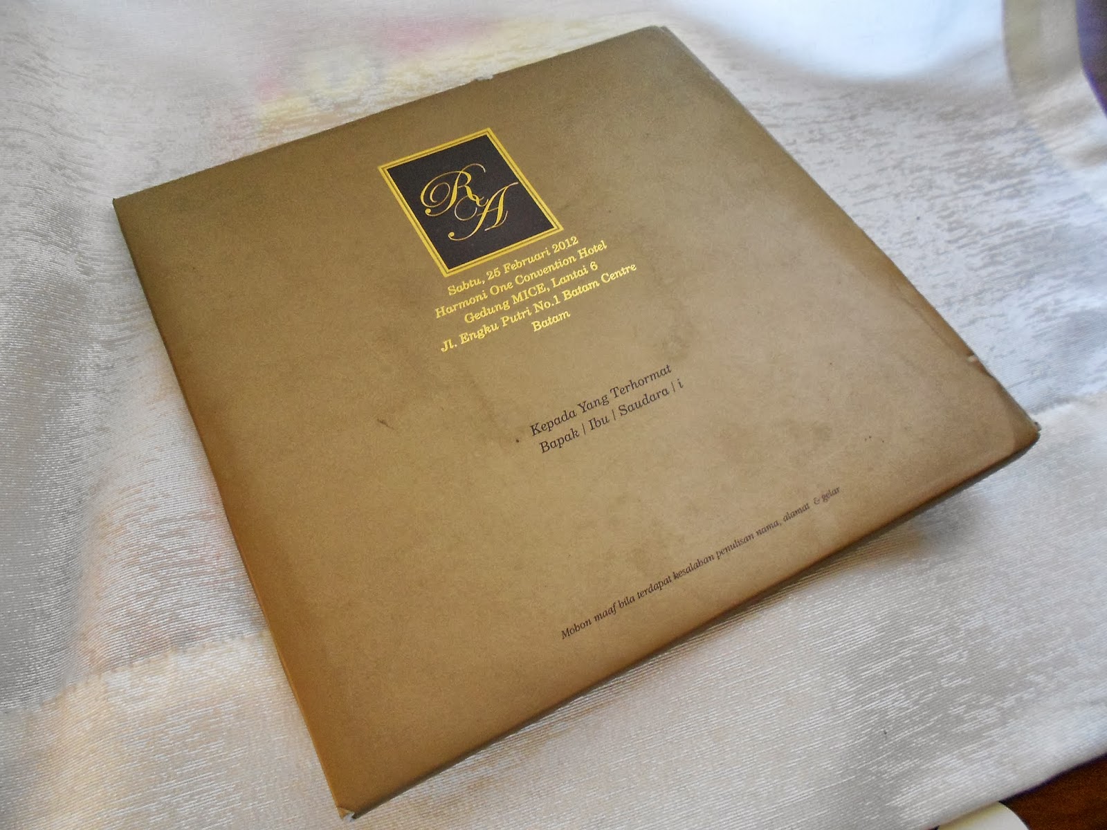 Undangan Pernikahan Gold (enhaHC055) undangan, paperbag