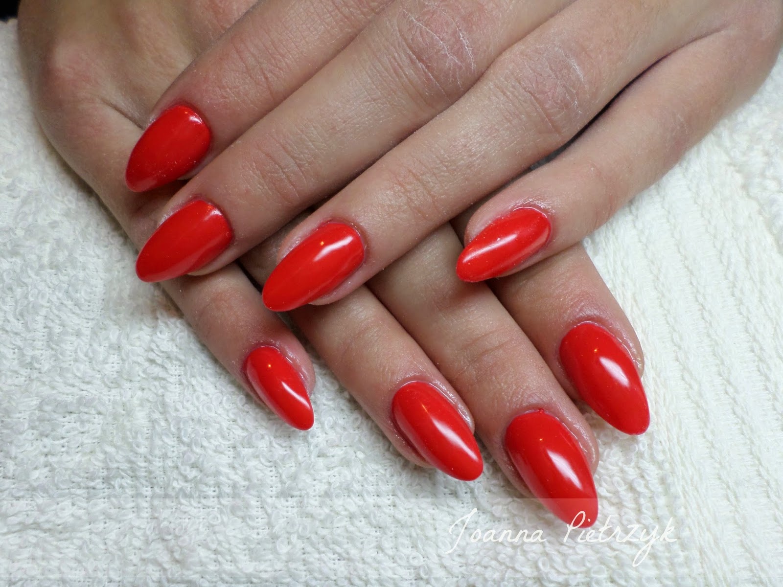 Stylizacja Paznokci Czerwone Migdalki