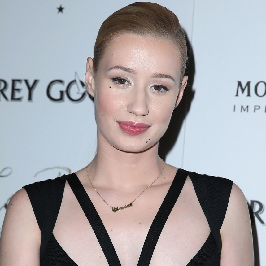Iggy Azalea wearing a Twitter Necklace Iggy Azalea wearing a Twitter Necklace