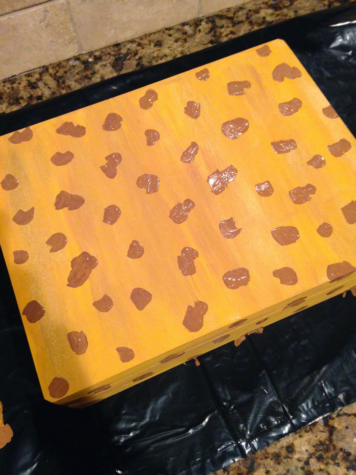 jjSparkles: painting leopard print...