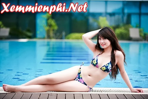 Teen việt Nguyễn Thu Hà mặc bikini đi bơi