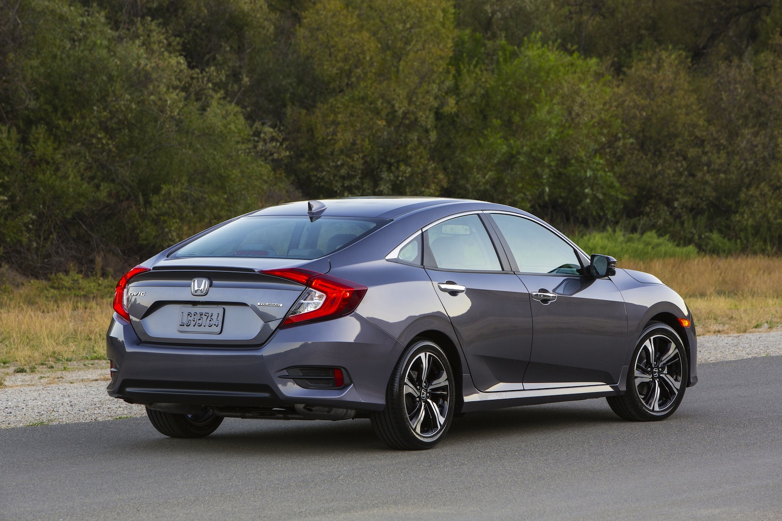 16_Civic_Sedan_029.jpg