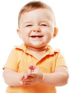Gambar Bayi Menunjukkan Gigi