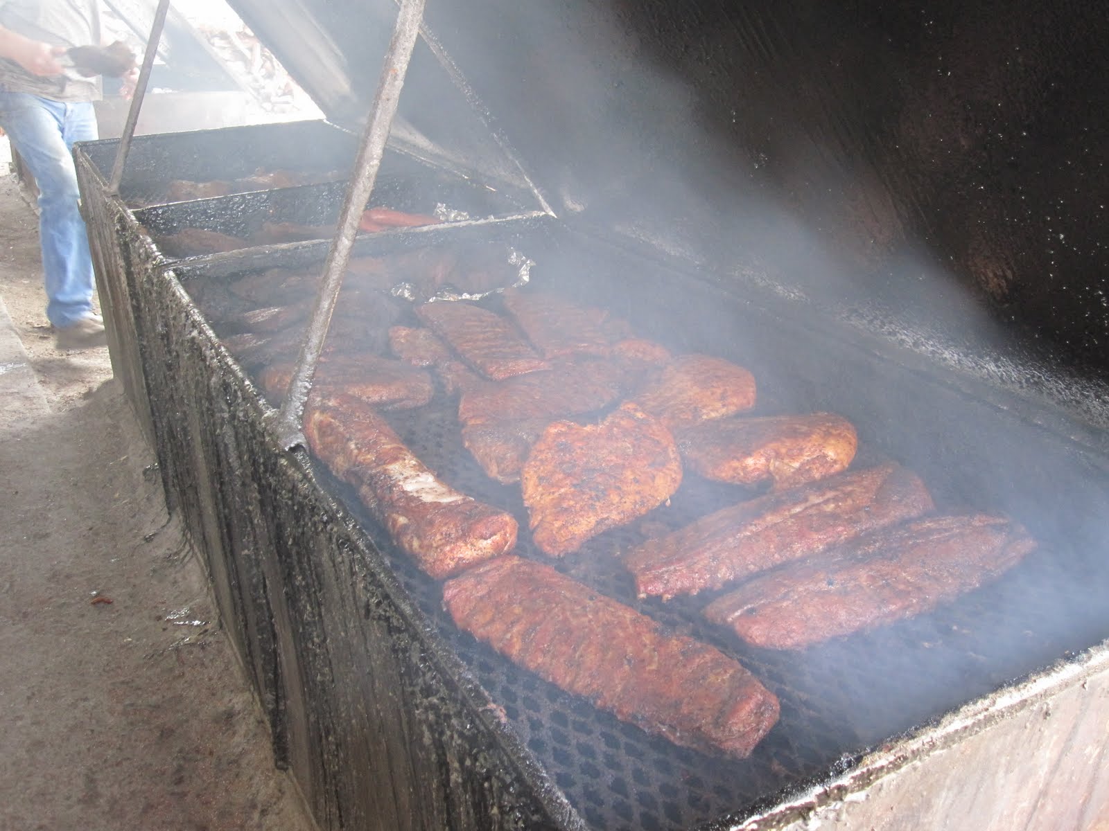 Man Up Tales of Texas BBQ™ The pit at Ronnie's BBQ (Johnson City, TX)