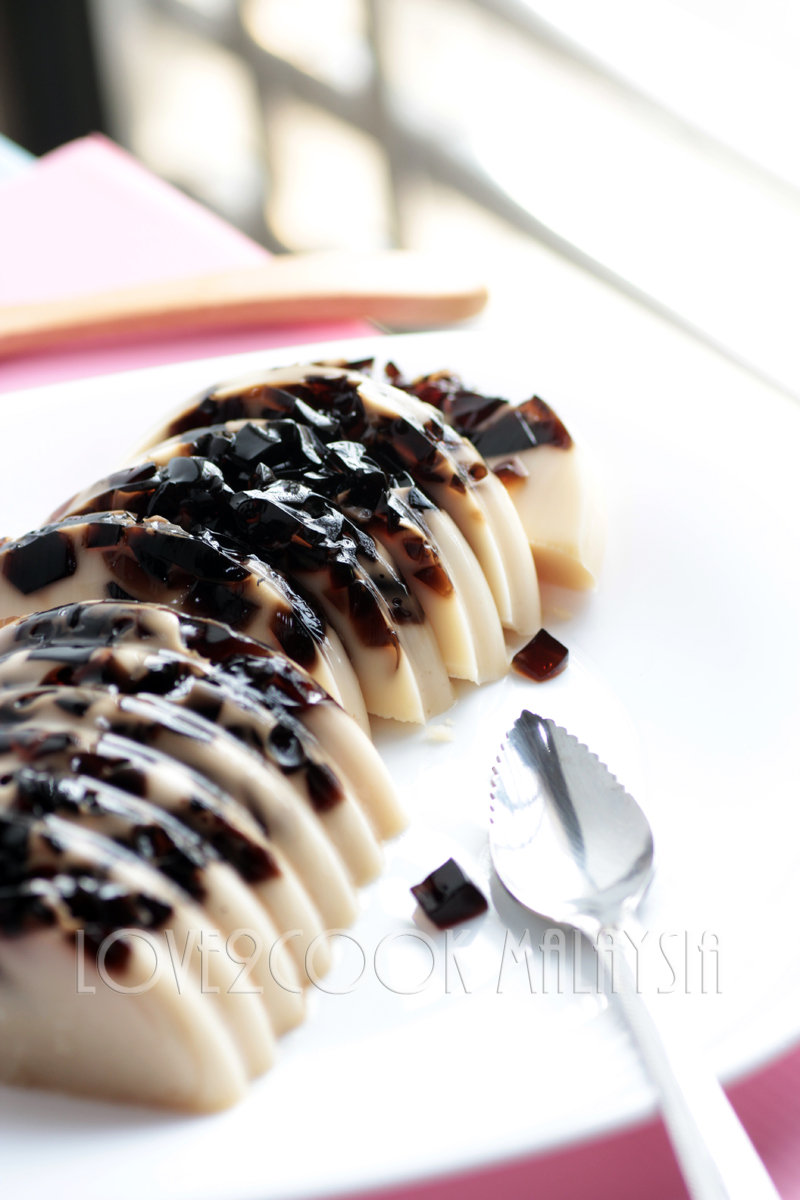 Soy Milk & Grass Jelly Pudding (Puding Soya Cincau)...