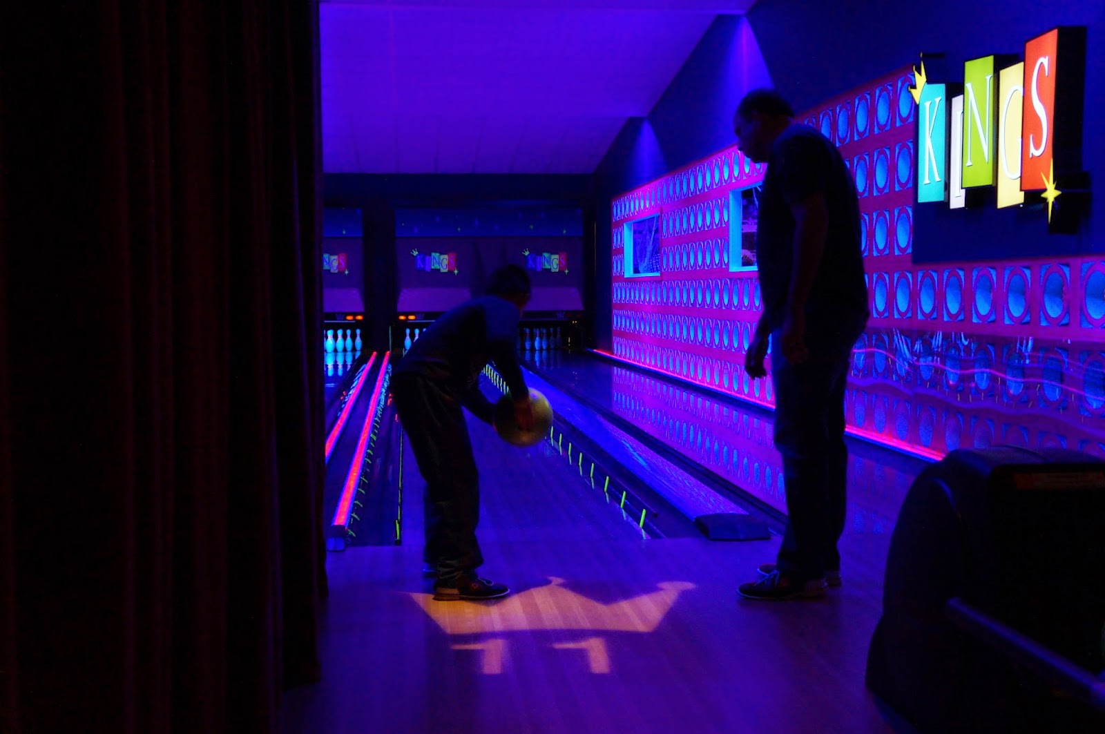 Evan and Lauren's Cool Blog 11/1/14 Family Fun at Kings Bowl in