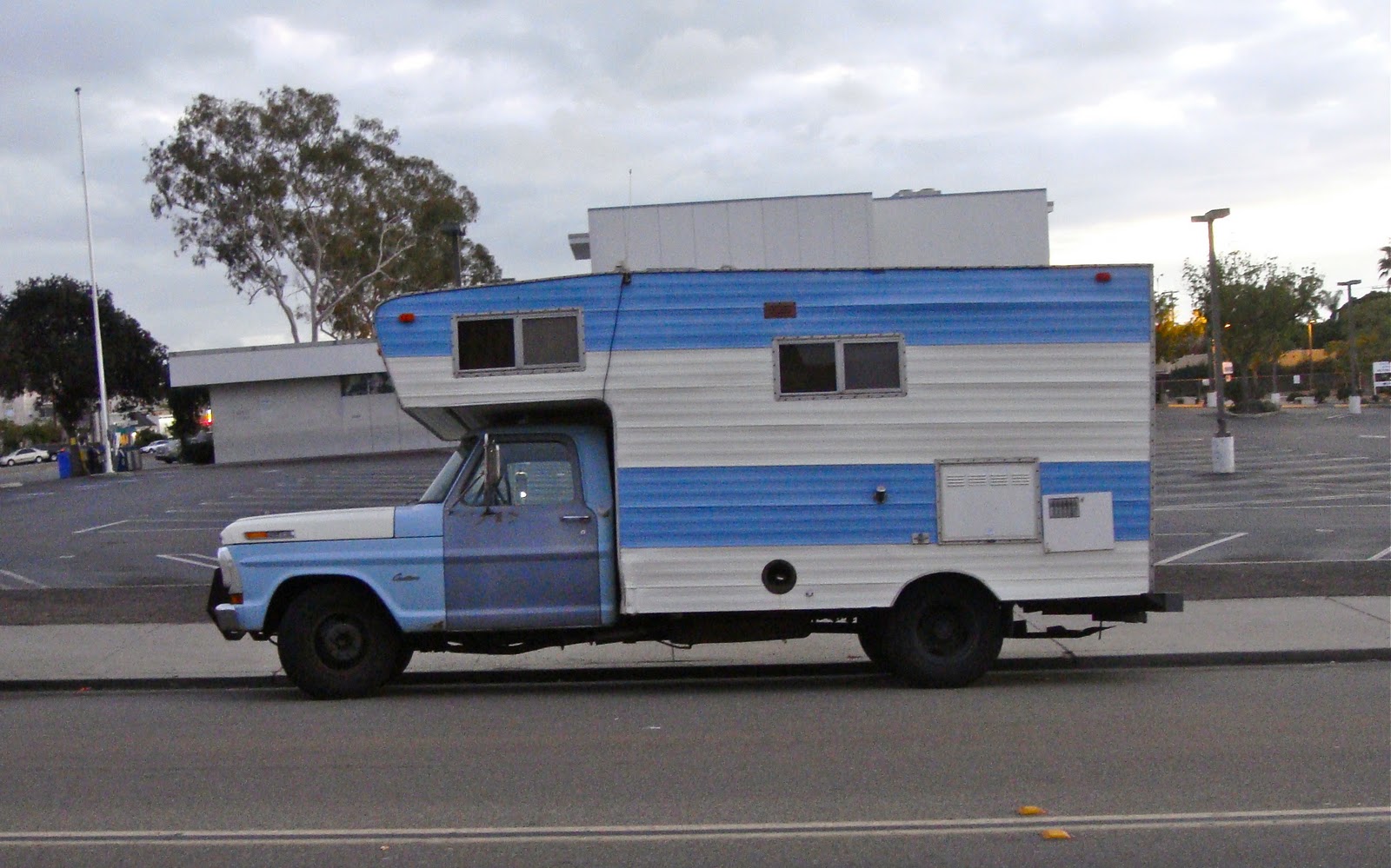 1986-Ford-Econoline-Motorhome 1970 Ford Motorhome http://www.thestreetpeep.com/2011/11/1971-ford ...