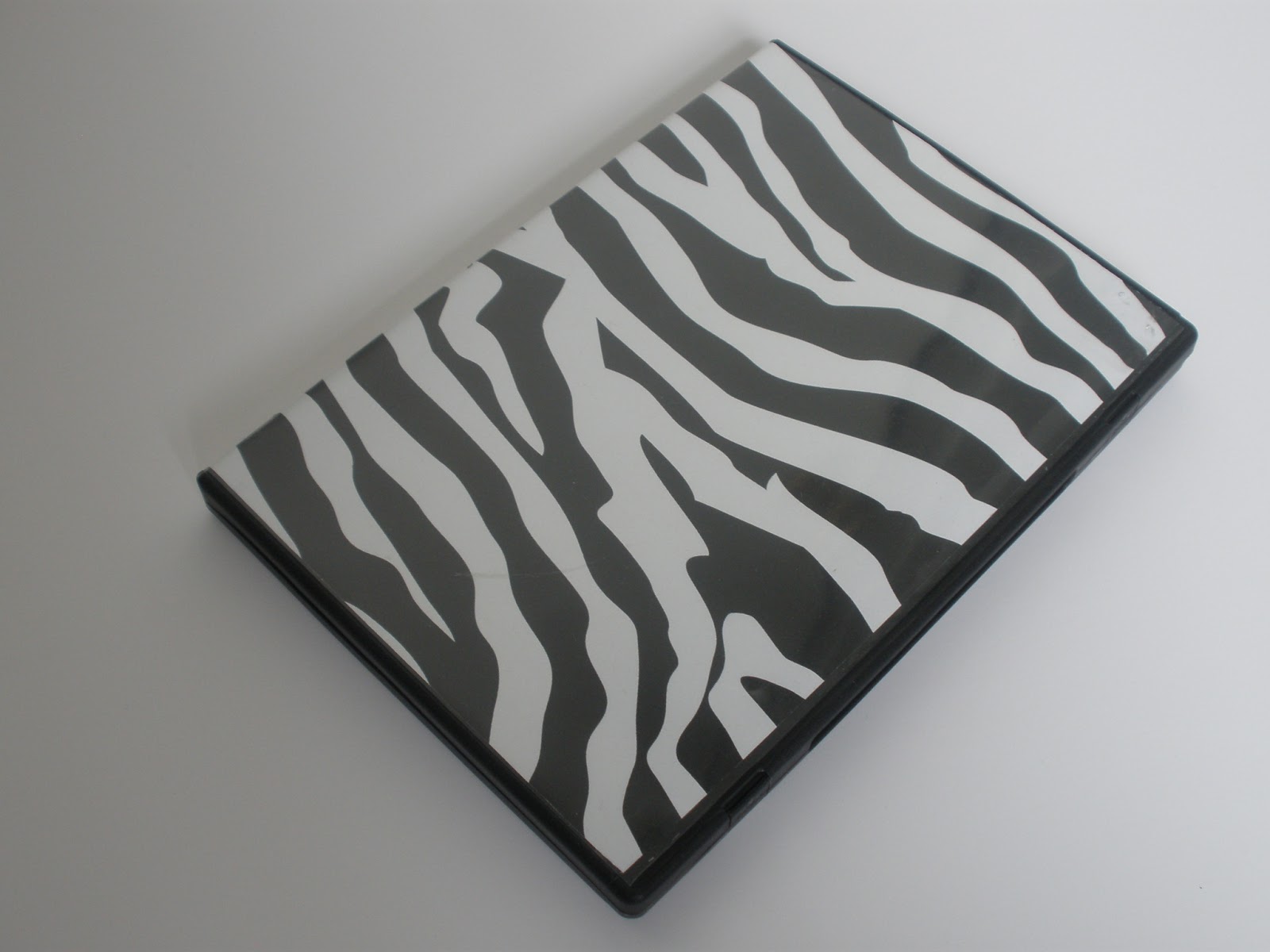 handmade by stacy vaughn travel checkers board