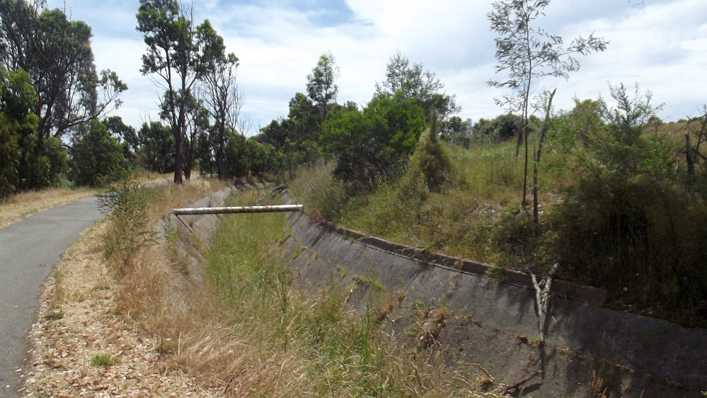 TRACKS, TRAILS AND COASTS NEAR MELBOURNE Maroondah Aqueduct Trail