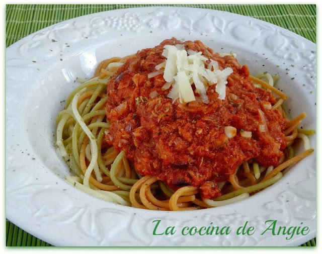 Espaguetis Con Boloñesa De Atún
