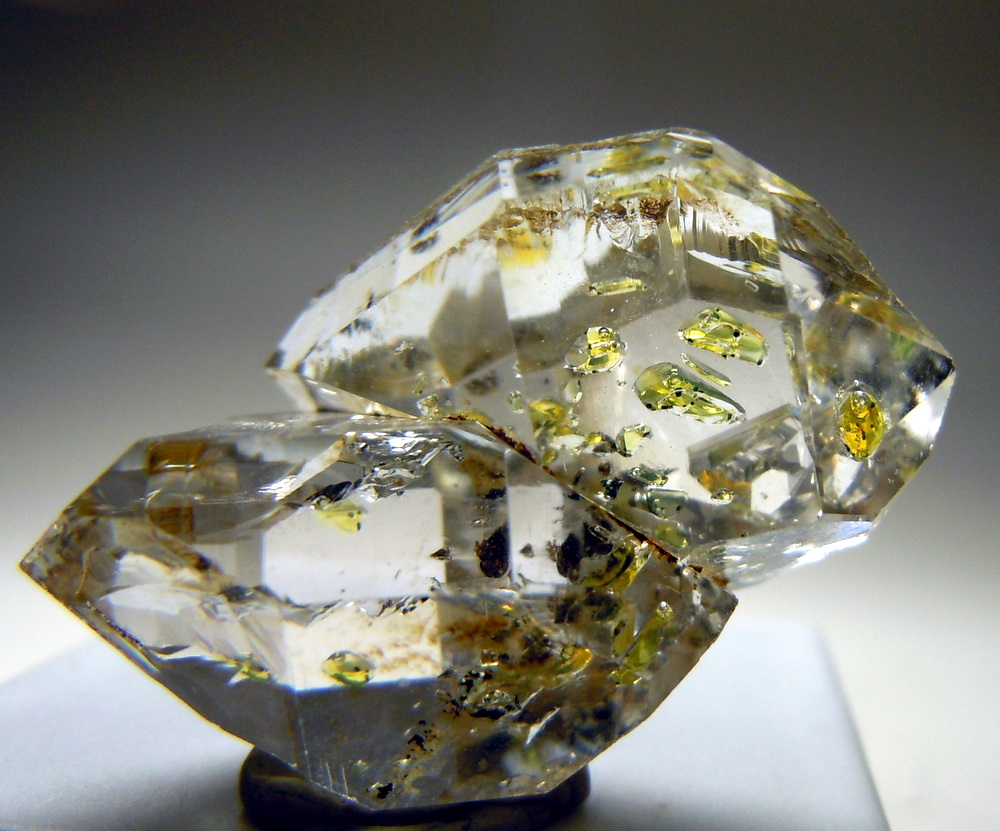 Between a Rock and a Hearty Place Quartz with Petroleum Inclusions