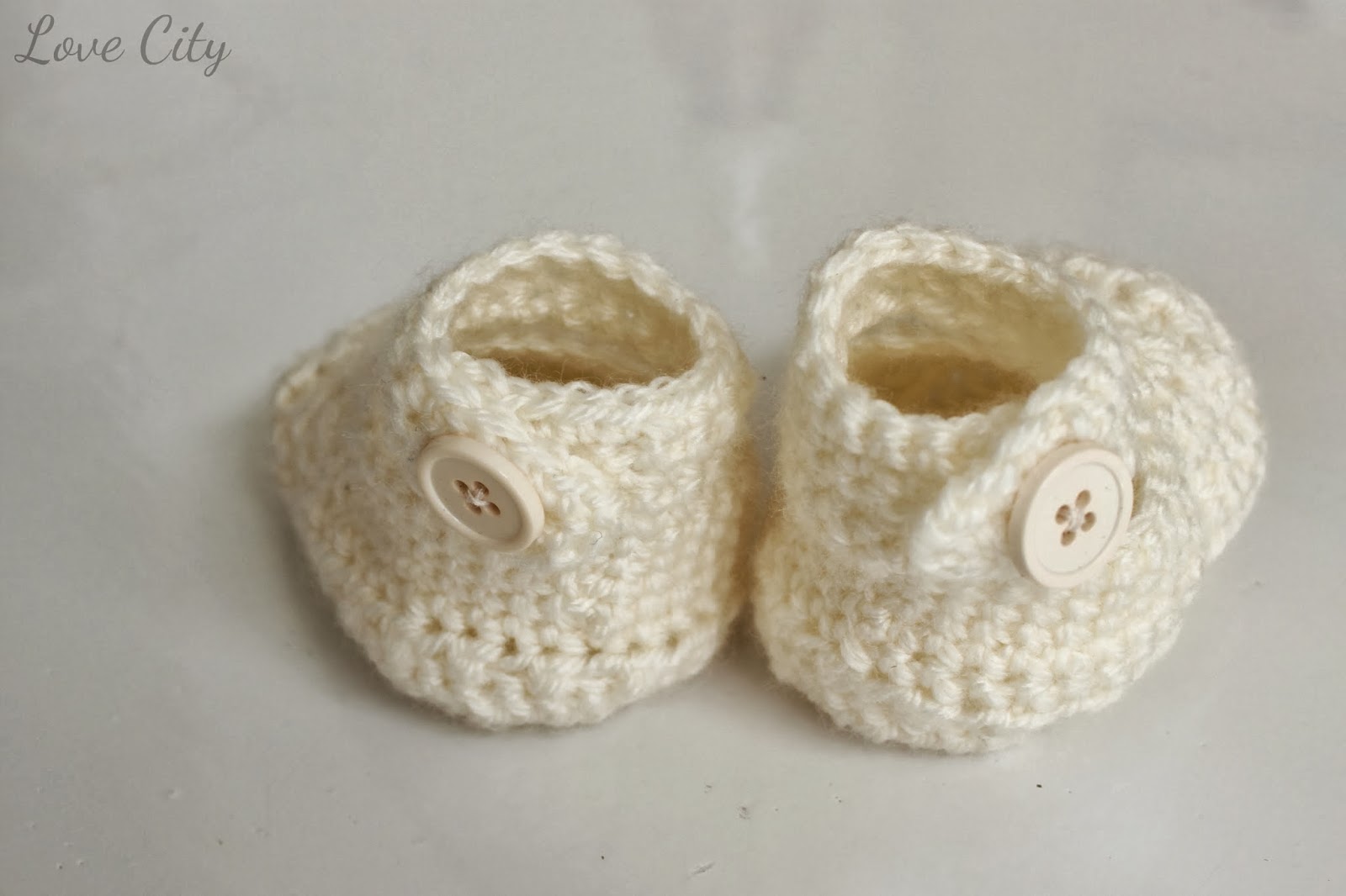 Love City crochet love {crochet mary jane baby booties}