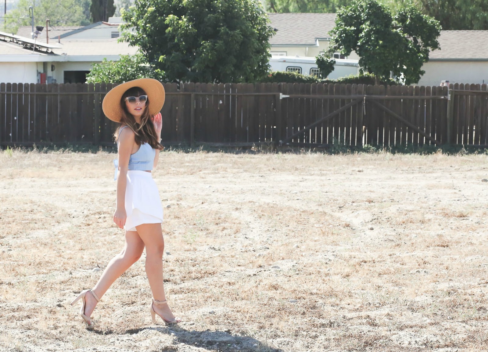 Stiletto Beats, los angeles blogger, field photoshoot, Los Angeles, shop akira, akira, white shorts, bow back top, urban outfitters straw hat, celine sunglasses,