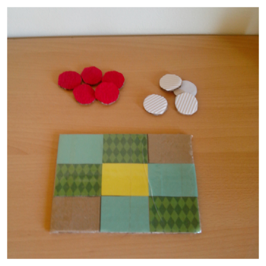 tres en raya con material reciclado