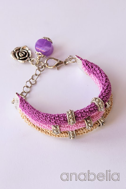 Crochet bracelet by Anabelia