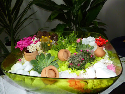 Um mini jardim é a reprodução de uma paisagem em miniatura.