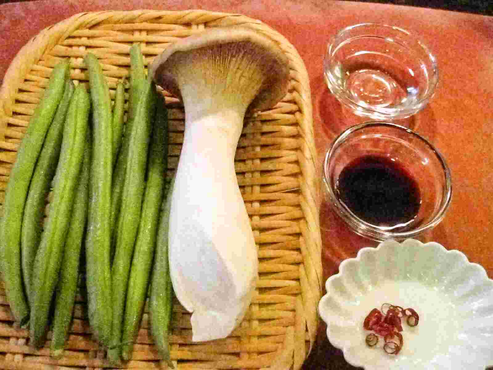 Recipes for Tom Ingen to eringi no kinpira / kinpira saute with green