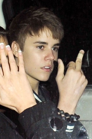 justin-bieber-middle-finger.jpg