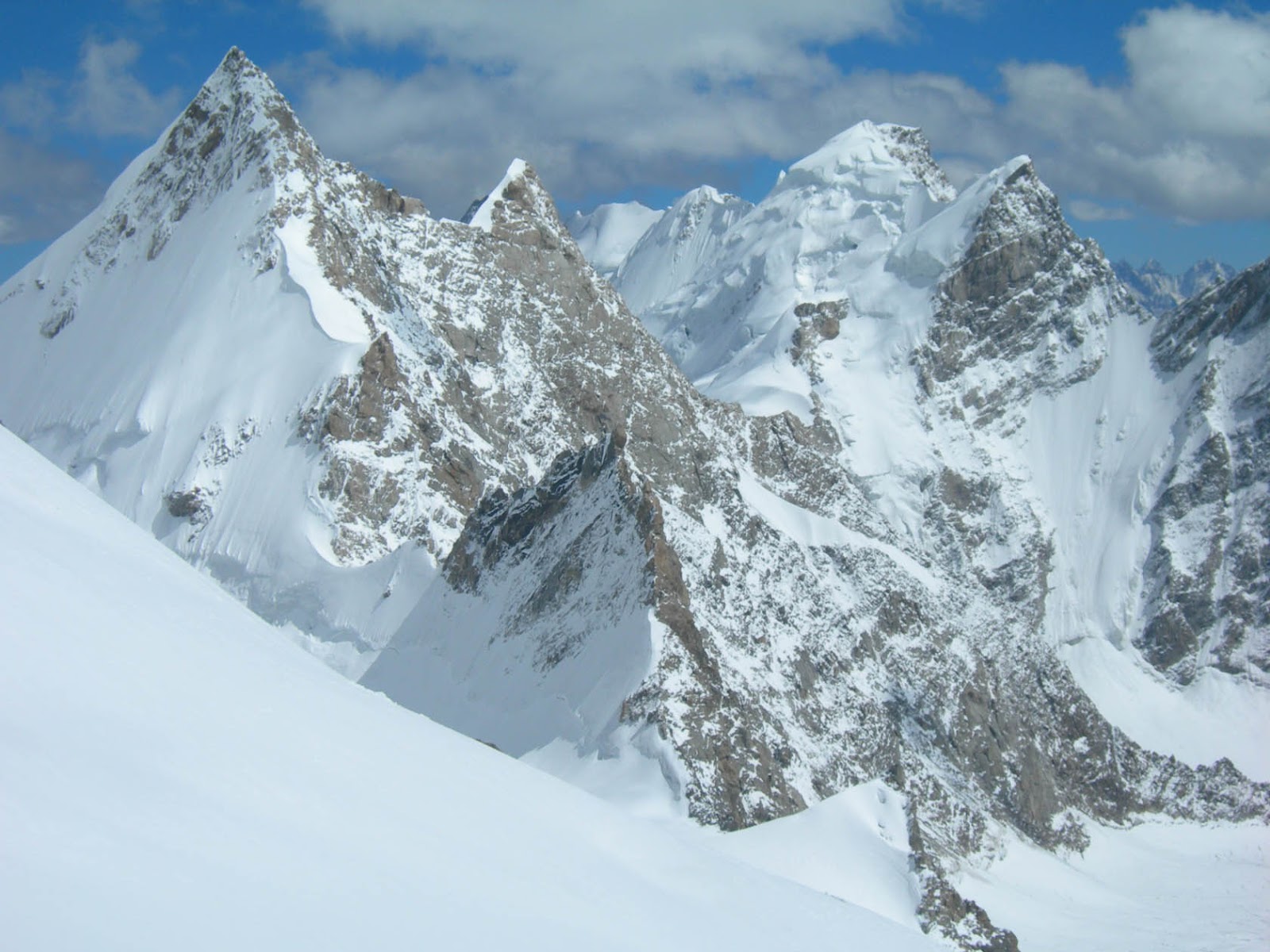http://2.bp.blogspot.com/-hyBmQ5tKDFo/T0HkphsReoI/AAAAAAAAI_k/nL3X3kX1z8o/s1600/Shimla%20Wallpapers.jpg