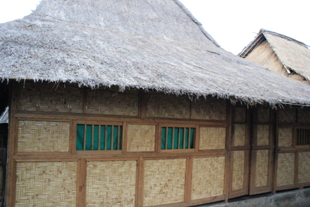 Rhien's Travel Writing Blog: 7wonders Desa Adat Sade ...