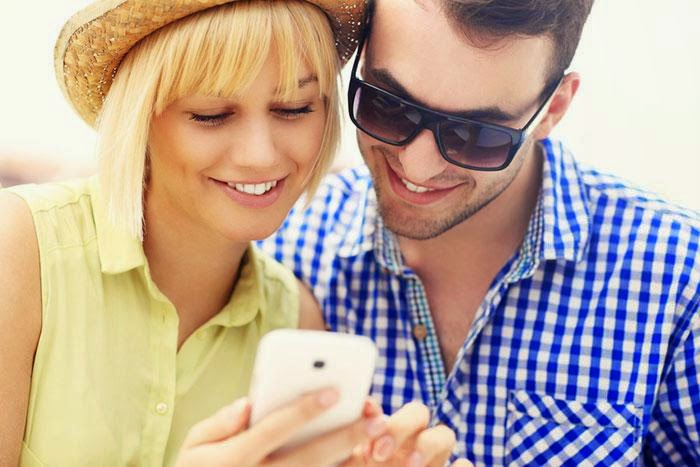 How to Set Up a Date with a Girl in 5 Steps Set Up a Date with a Girl - man woman checking self phone