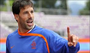 Inter Incar Ruud Van Nistelrooy Untuk Gantikan Milito