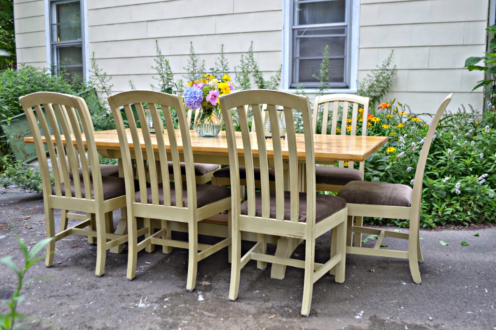 Heir and Space A Harvest Table Dining Set