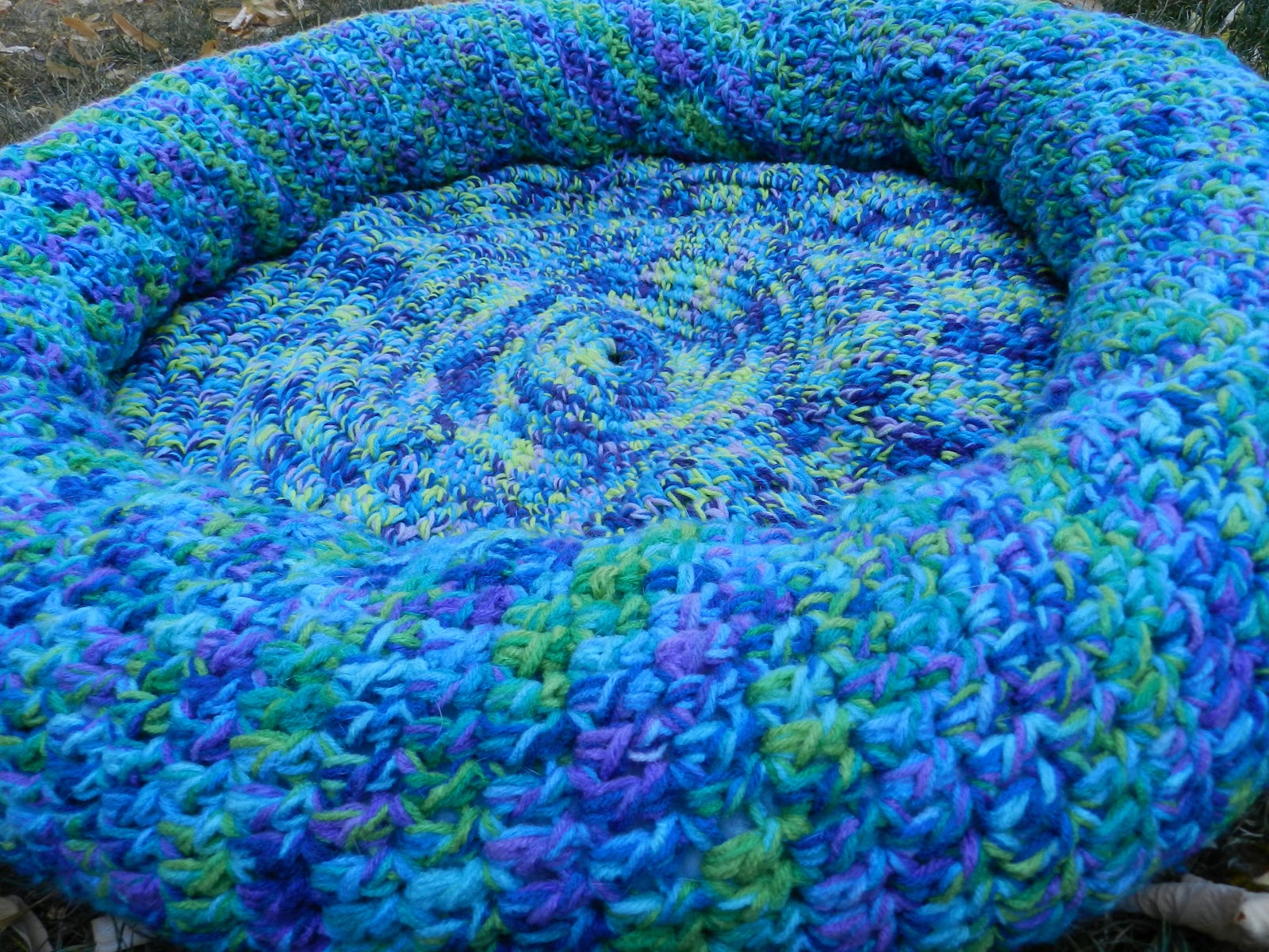 Identity: V + E: Wordless Wednesday: DIY Crocheted Dog Bed.