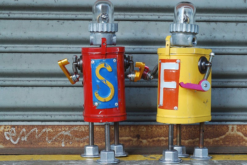 Fantástica muestra de toy art robots