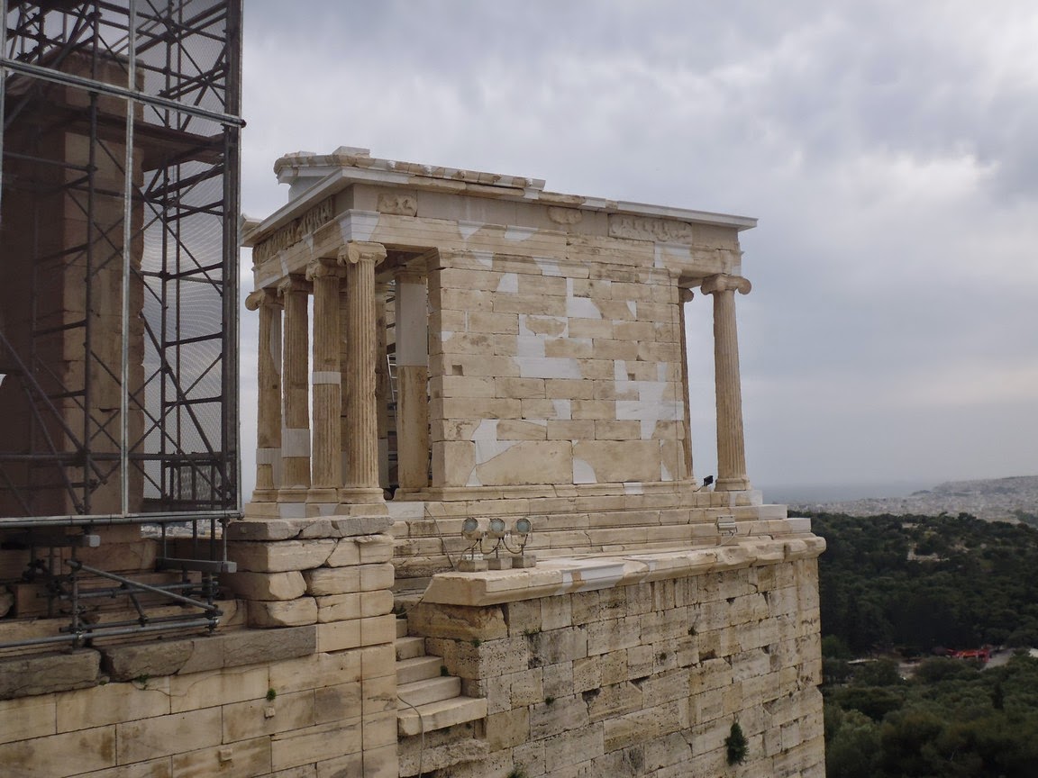 What materials were used to build the Parthenon?