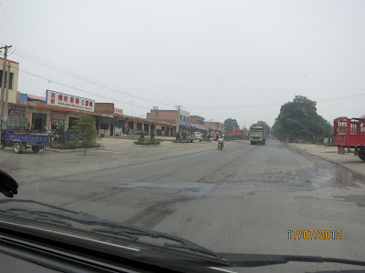 Route secondaire à l'approche de Dengfeng