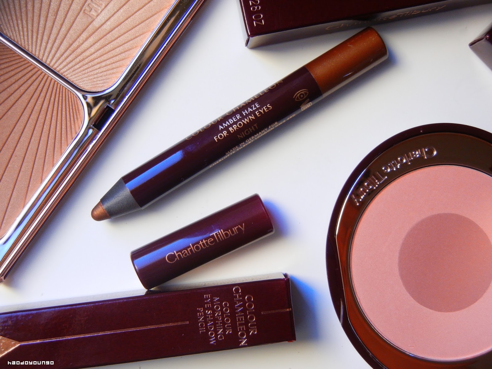 Review & Swatches Charlotte Tilbury Color Chameleon Color Morphing Eyeshadow Pencil in Amber