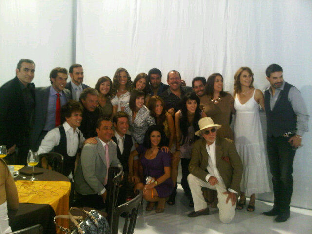 http://2.bp.blogspot.com/-i8Q7Tu2VCqs/Tcoi5jS5wqI/AAAAAAAAB8k/DLFeMqXL4rA/s1600/Foto+elenco+Cielo+Rojo.jpg