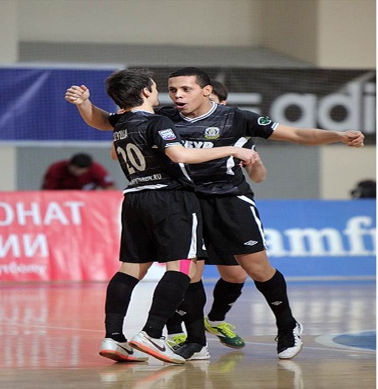 Melhor do mundo no futsal, Ferrão busca repetir feitos de Falcão e