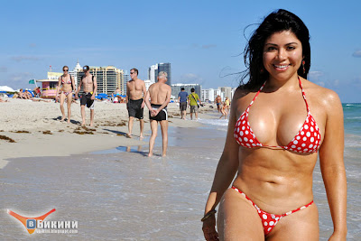 Пляжные фото брюнетки в бикини, сделанные в Майами