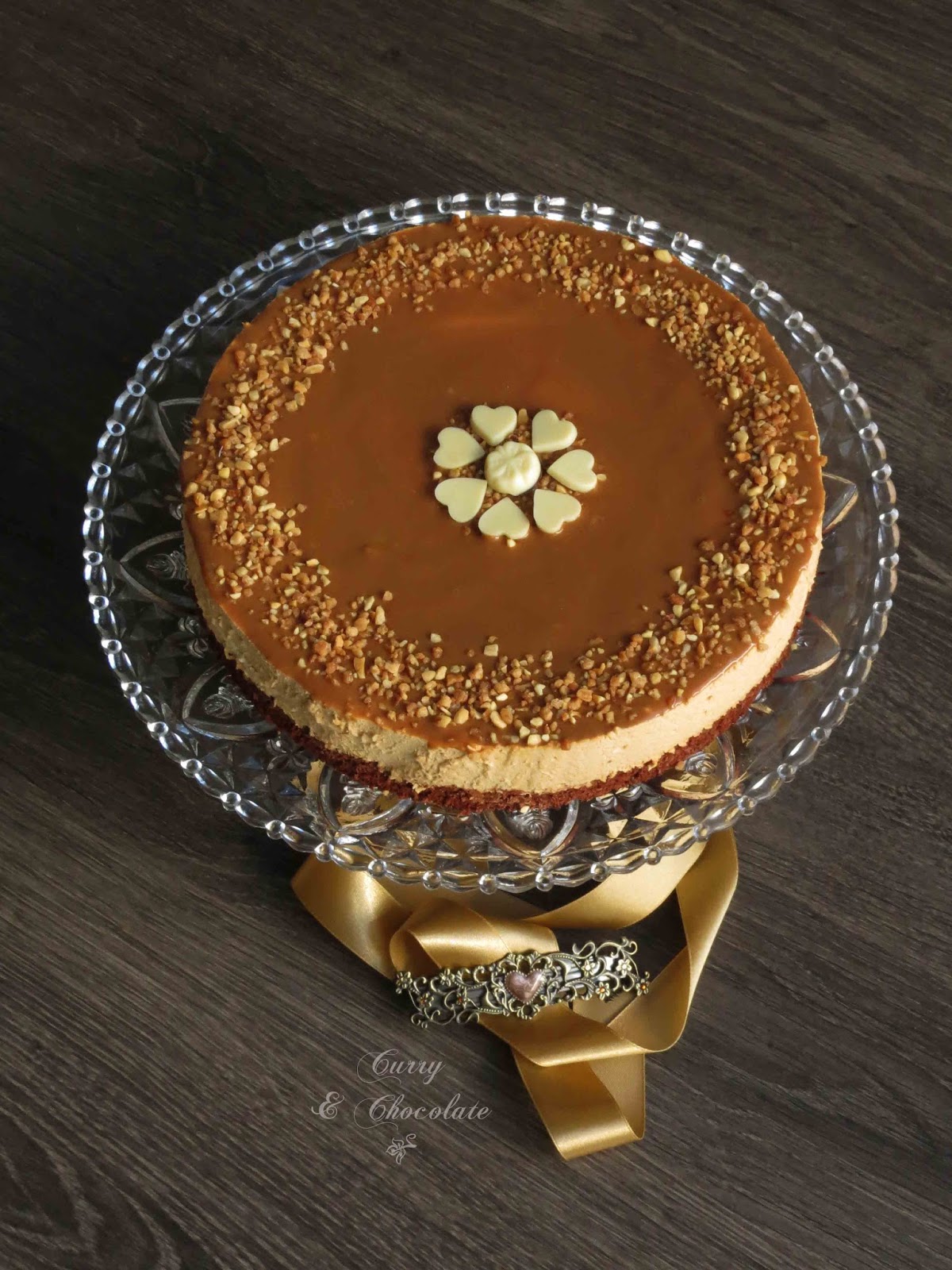 Tarta mousse de dulce de leche con base de bizcocho – Dulce de leche mousse cake with brownie crust Tarta mousse de dulce de leche con base de bizcocho – Dulce de leche mousse cake with brownie crust
